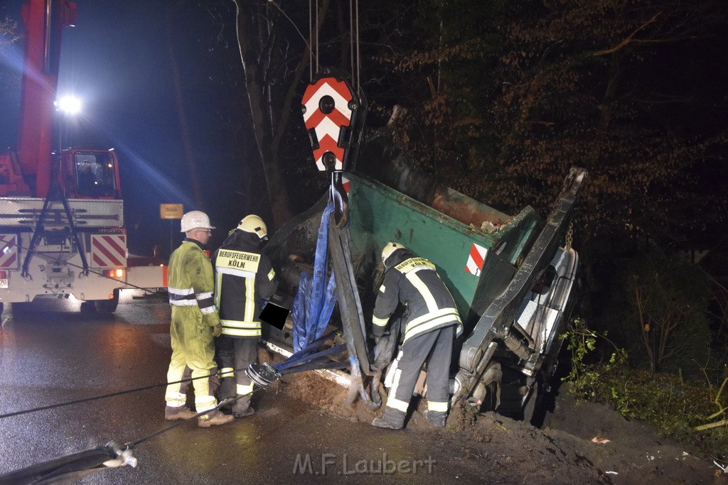 Container LKW umgestuerzt Koeln Brueck Bruecker- Dellbruecker Mauspfad P449.JPG - Miklos Laubert